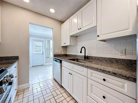 6025 Shore Boulevard #106, Gulfport FL - photo 14 of 74
