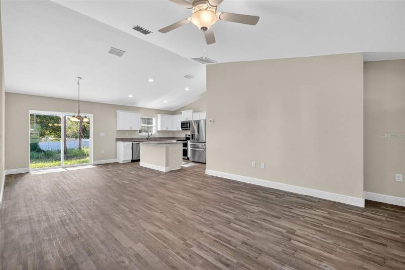 3 bedroom Single Family Residence at 10 Juniper Loop Run, Silver Springs Shores, Ocala — photo 3