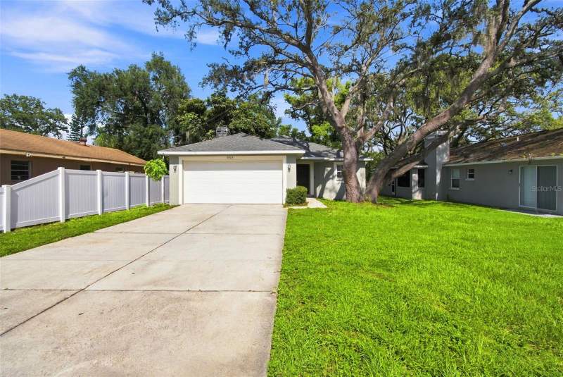 3 bedroom Single Family Residence at 8903 N Willow Avenue, El Portal, Tampa — photo 2