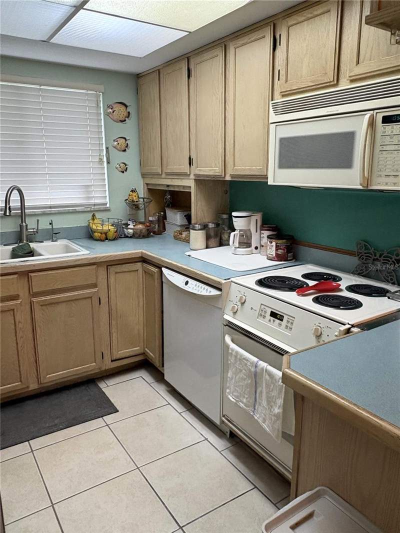 2 bedroom Condominium at 1200 37th Street #107, Library Lake Condo Apts, St Petersburg — photo 4