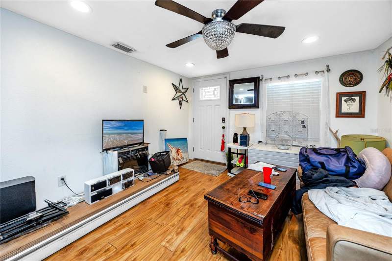 3 bedroom Single Family Residence at 1250 Lakeview Road, Oakland Heights, Clearwater — photo 3