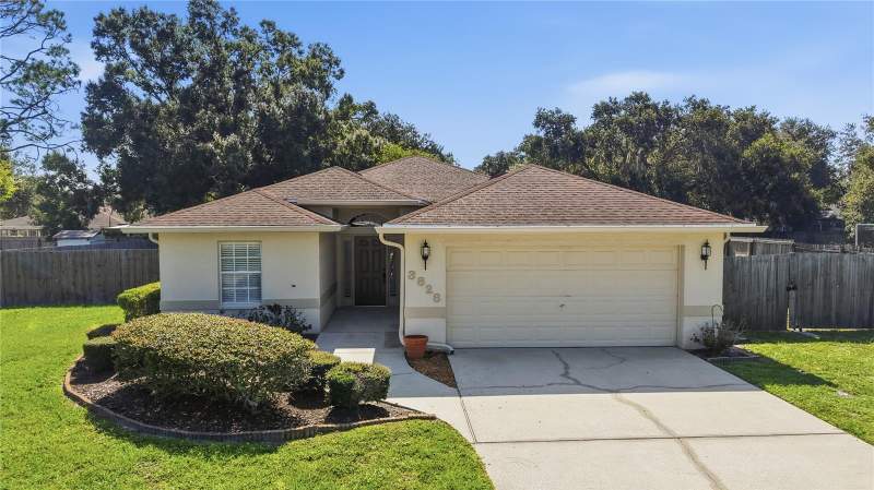 3828 HOLLOW OAK PLACE home for sale in Lake Padgett Estates
