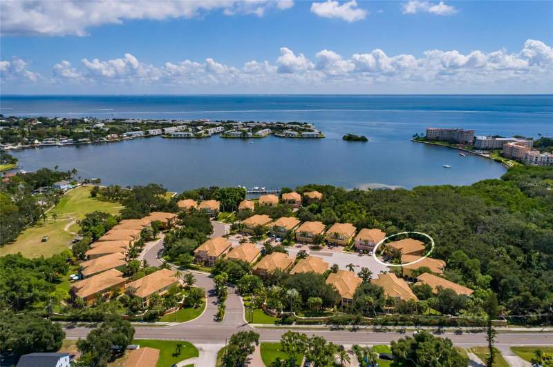 3 bedroom Townhouse at 190 Banyan Bay Drive, Banyan Bay At Rutland, St Petersburg — photo 2