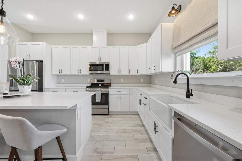 4 bedroom Single Family Residence at 5777 SW 140th Avenue, Rolling Hills Estates Un 5, Ocala — photo 4