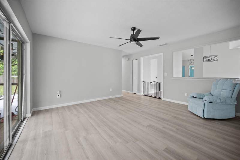 3 bedroom Single Family Residence at 2041 Shadow Pine Drive, Peppermill At Providence Lakes, Brandon — photo 5