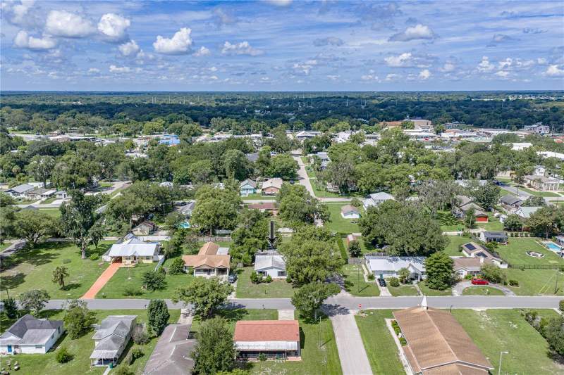 4 bedroom Single Family Residence at 5207 10th Street, City Zephyrhills, Zephyrhills — photo 2
