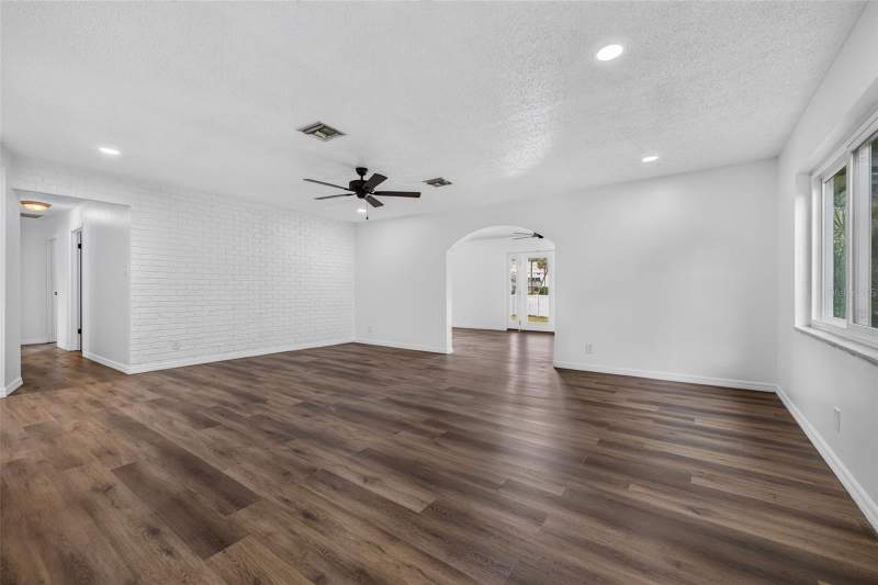 3 bedroom Single Family Residence at 4014 Alabama Avenue, Shore Acres Overlook Sec, St Petersburg — photo 4