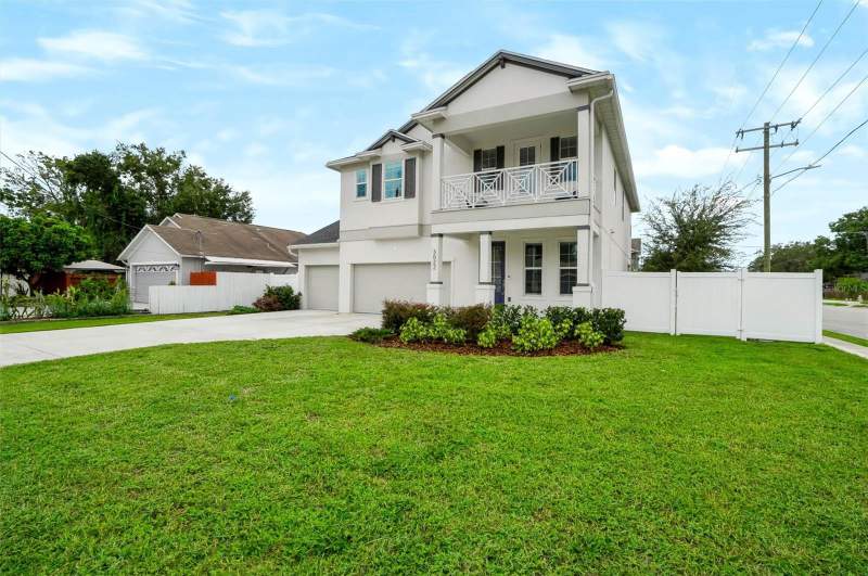 4 bedroom Single Family Residence at 3022 W Gray Street, Oaklyn, Tampa — photo 2