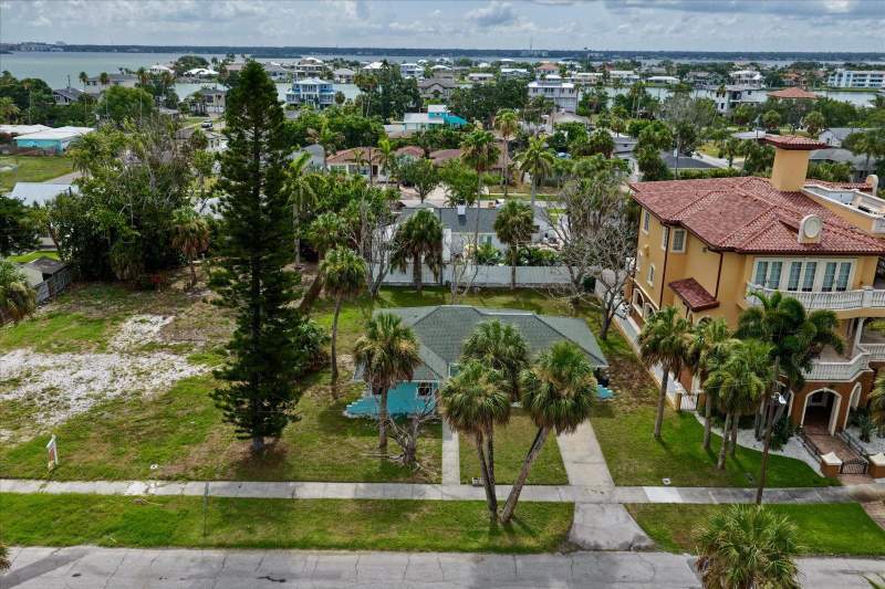 2 bedroom Single Family Residence at 835 Bruce Avenue, Mandalay Sub, Clearwater Beach — photo 2