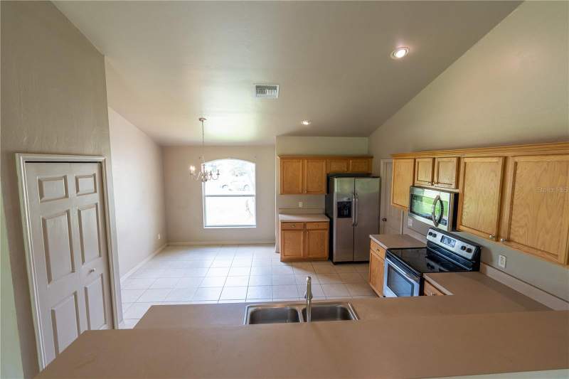 3 bedroom Single Family Residence at 4129 NE 19th Place, Cape Coral, Cape Coral — photo 4