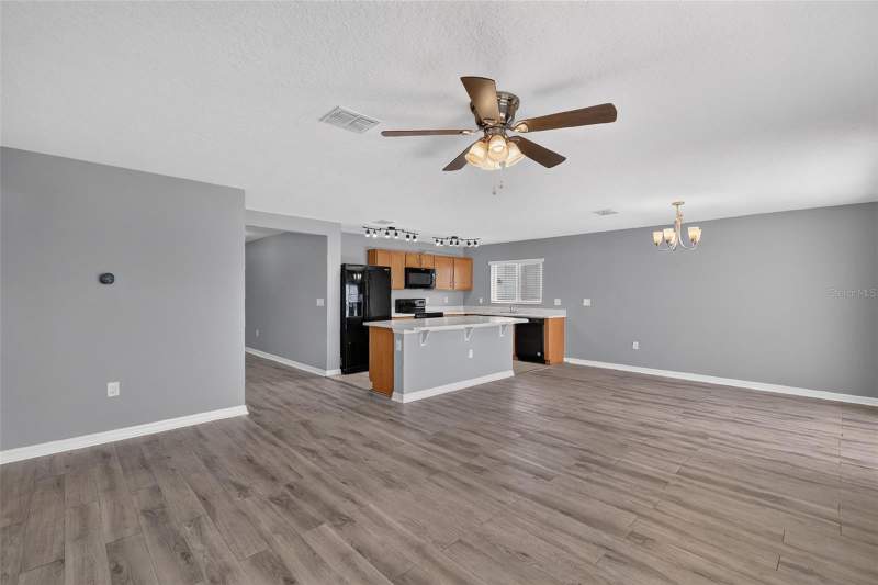 3 bedroom Single Family Residence at 2465 Begonia Street, Gdns/Lake Jackson Rdg Ph 3, Mascotte — photo 4