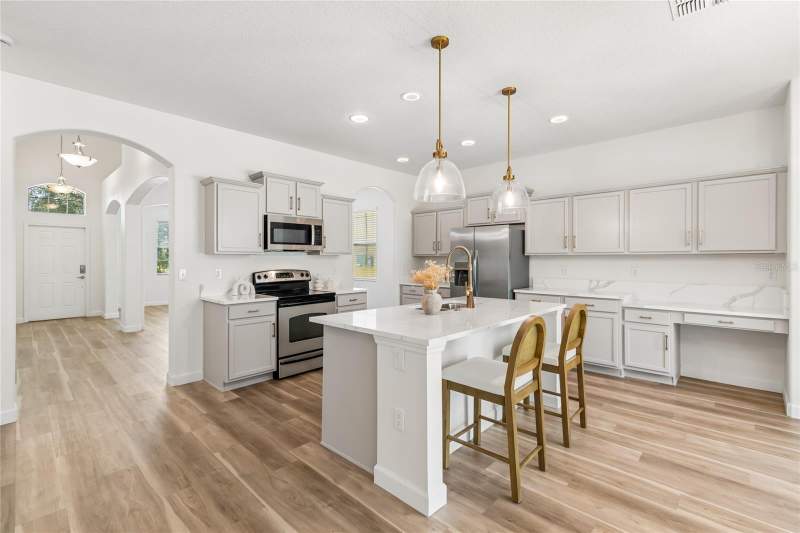 5 bedroom Single Family Residence at 12410 Latchford Stream Place, Panther Trace, Riverview — photo 2