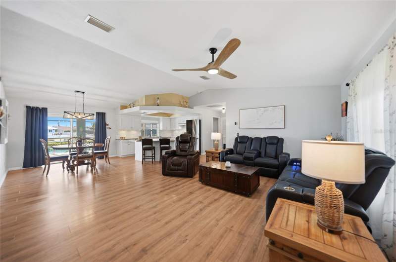 3 bedroom Single Family Residence at 515 Gleason Parkway, Cape Coral, Cape Coral — photo 5