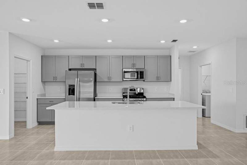 4 bedroom Single Family Residence at 13321 Commons Avenue, Firethorn, Parrish — photo 2