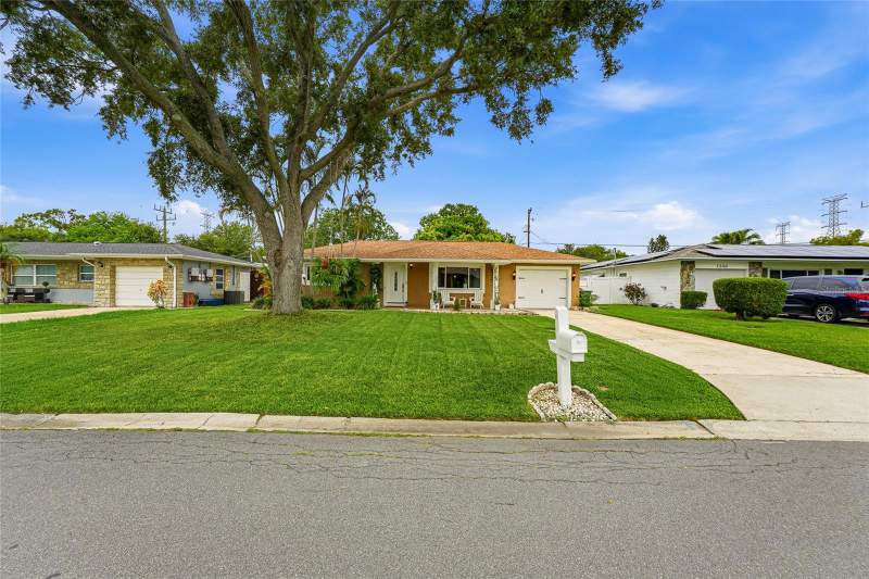 3 bedroom Single Family Residence at 1252 BURMA AVENUE, TROPIC HILLS, CLEARWATER — photo 2