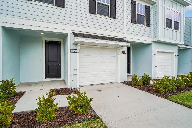 3 bedroom Townhouse at 6868 Holcombe Down Drive, Twin Oaks, Zephyrhills — photo 2