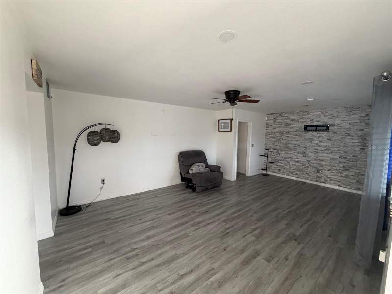 2 bedroom Single Family Residence at 1205 HACIENDA DRIVE, DEL WEBBS SUN CITY FLORIDA UN, SUN CITY CENTER — photo 3