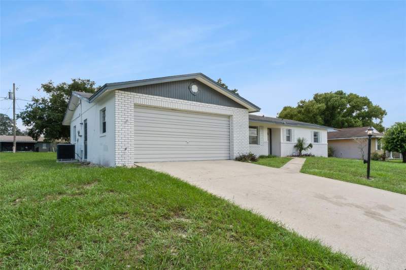 2 bedroom Single Family Residence at 1679 E Apache Circle, Deltona Lakes Unit 3, Deltona — photo 3