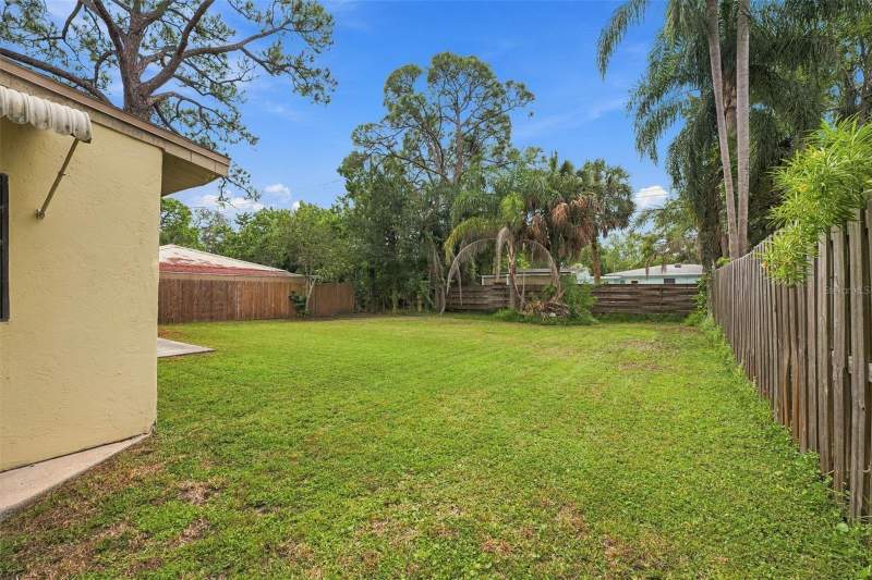 3 bedroom Single Family Residence at 511 Tennessee Avenue, Crystal Beach Rev, Crystal Beach — photo 4