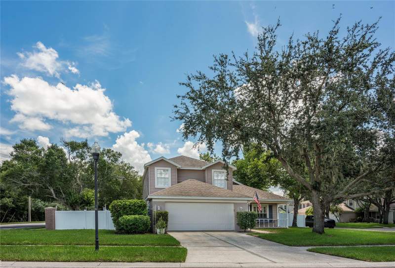 4 bedroom Single Family Residence at 9609 Fredericksburg Road, Meadow Brook Unit 4A Ph 2, Tampa — photo 2