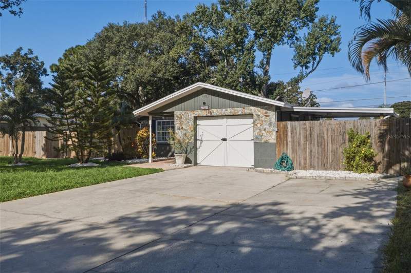 3 bedroom Single Family Residence at 8536 Quail Road, Cross Bayou Estates 1st Add, Seminole — photo 2