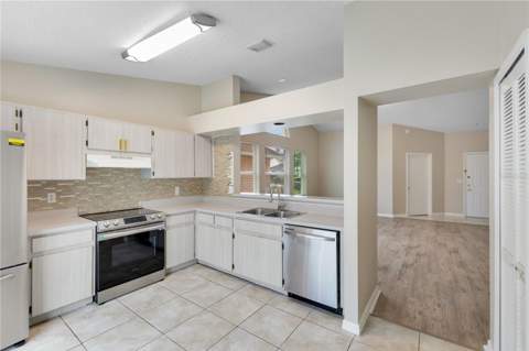 8821 Parliament Court, Kissimmee FL - photo 6 of 33