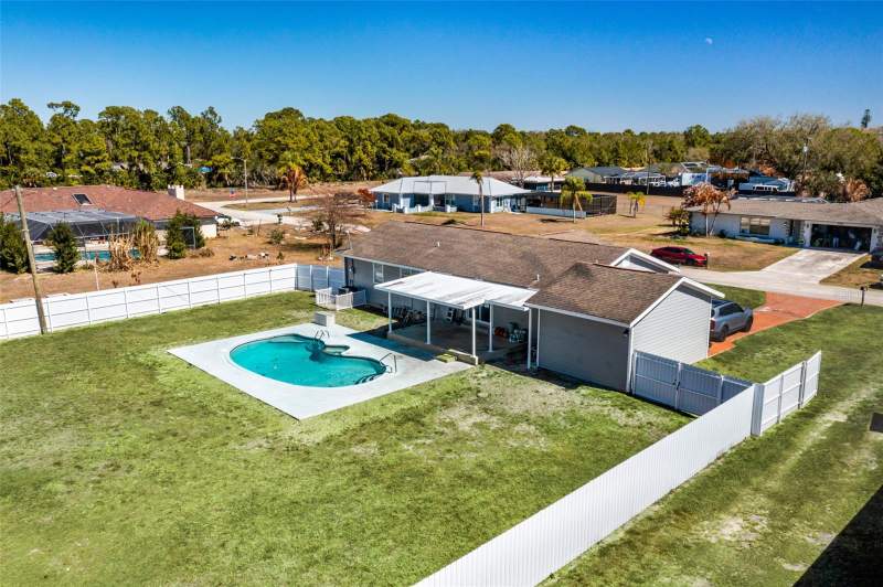 5 bedroom Single Family Residence at 323 Greenwood Avenue, Lehigh Acres, Lehigh Acres — photo 4