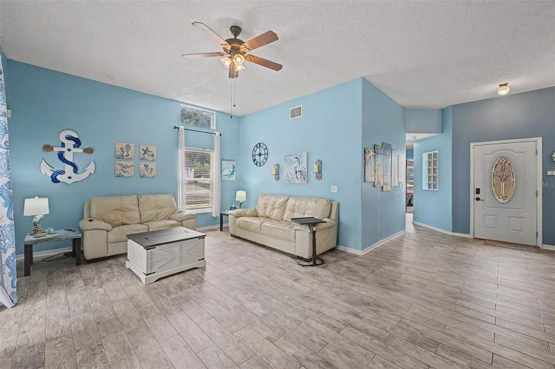 3 bedroom Single Family Residence at 655 Sand Ridge Drive, Brentwood Hills Trct A Un 1, Valrico — photo 4