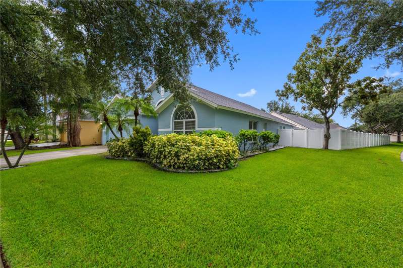 4 bedroom Single Family Residence at 3306 Pin Oak Lane, Carrollton Lakes, Tampa — photo 2