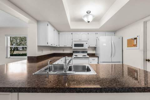 2109 Harleston Place, Sun City Center FL - photo 10 of 65