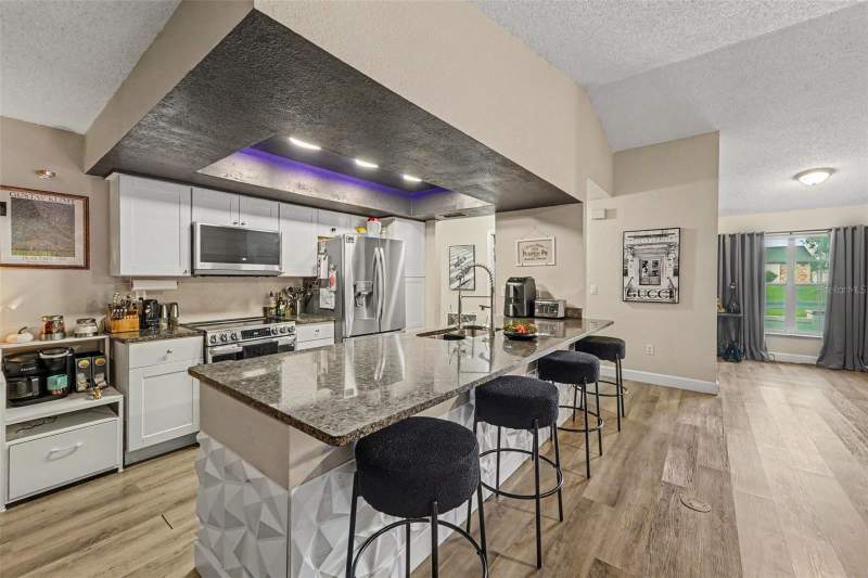 3 bedroom Single Family Residence at 12222 Legend Street, Spring Hill Unit 16 Blk 1058 Lot 3, Spring Hill — photo 3