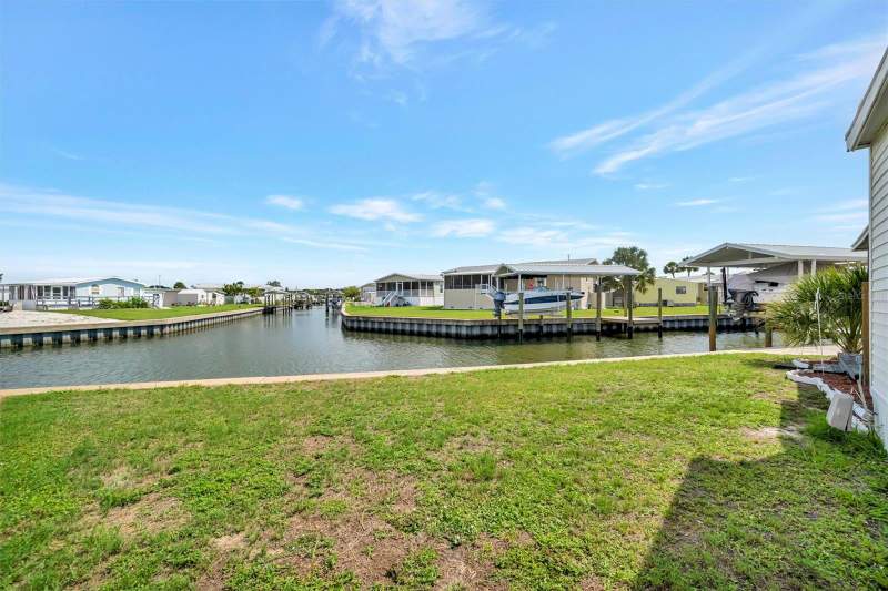 2 bedroom Mobile Home at 162 S Saint Thomas Circle, Caribbean Isles Residential Co, Apollo Beach — photo 2