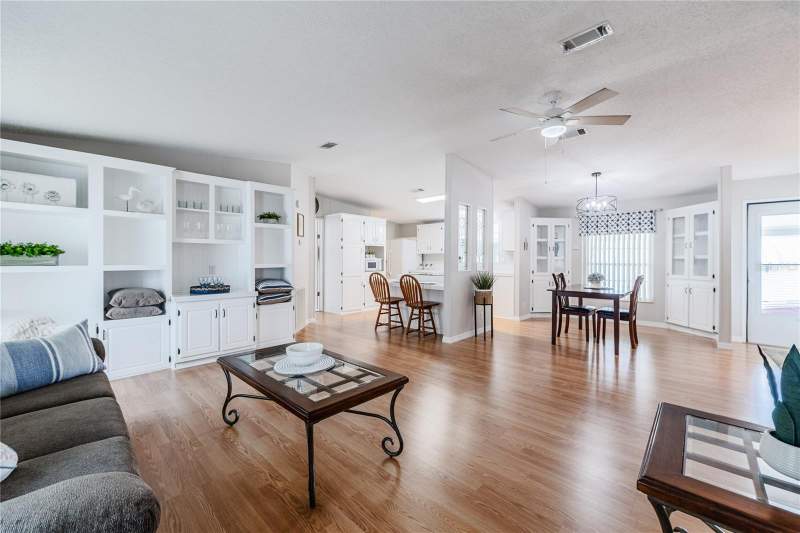 2 bedroom Manufactured Home at 5335 Powhattan Street, Lake Betmar Estates, Zephyrhills — photo 5