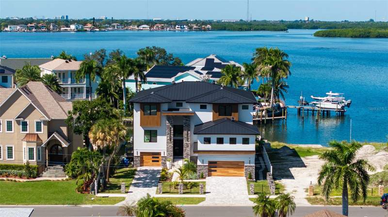 5 bedroom Single Family Residence at 2121 Bayou Grande Boulevard, Shore Acres Edgewater Sec, St Petersburg — photo 2