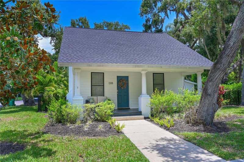 2 bedroom Single Family Residence at 1318 6th Street, A R Anthonys Sub Of Pt Sec14&23 T34 R17, Palmetto — photo 2