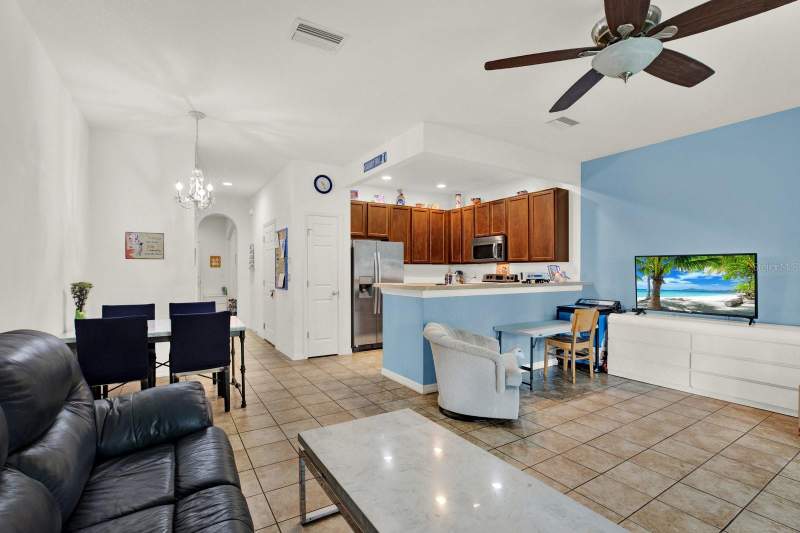 3 bedroom Townhouse at 6843 46th Lane, Sawgrass Village, Pinellas Park — photo 2