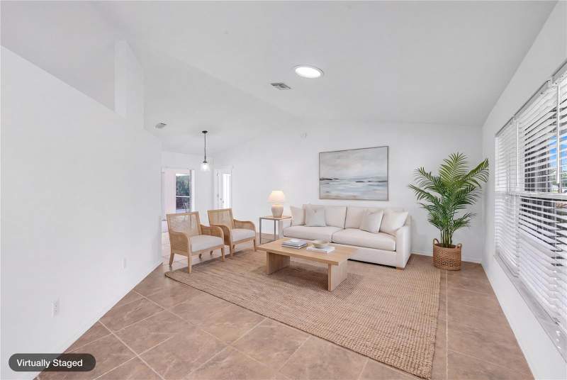 3 bedroom Single Family Residence at 310 SE 23rd Street, Cape Coral, Cape Coral — photo 4