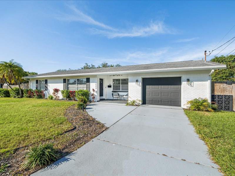 2 bedroom Single Family Residence at 2000 57th Street, Glenwood, St Petersburg — photo 2