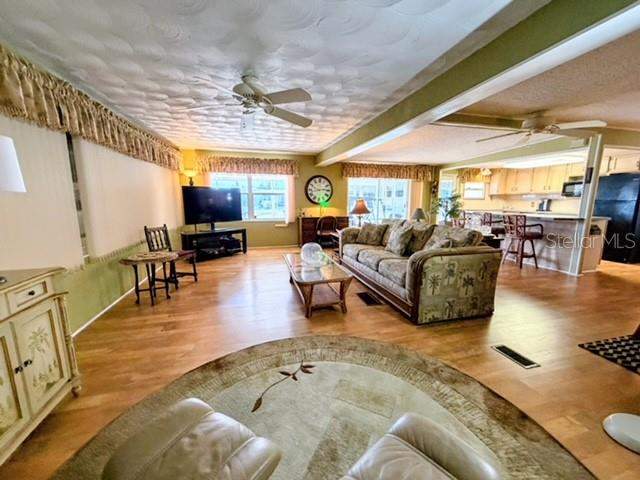 2 bedroom Mobile Home at 814 Turf, Country Club Estates, Venice — photo 4