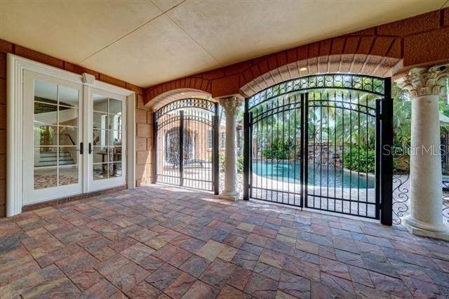 5 bedroom Single Family Residence at 829 Bruce Avenue, Mandalay Sub, Clearwater Beach — photo 2