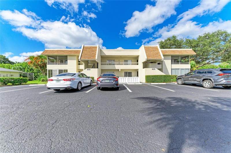 1 bedroom Condominium at 7304 W Country Club Drive #115, Palm-Aire Desoto Lakes Country Club 3, Sarasota — photo 2