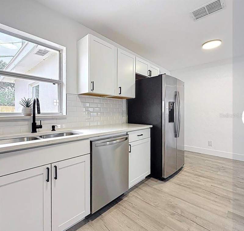 4 bedroom Single Family Residence at 200 Lewis Boulevard, Lewis Island Sec 4, St Petersburg — photo 5
