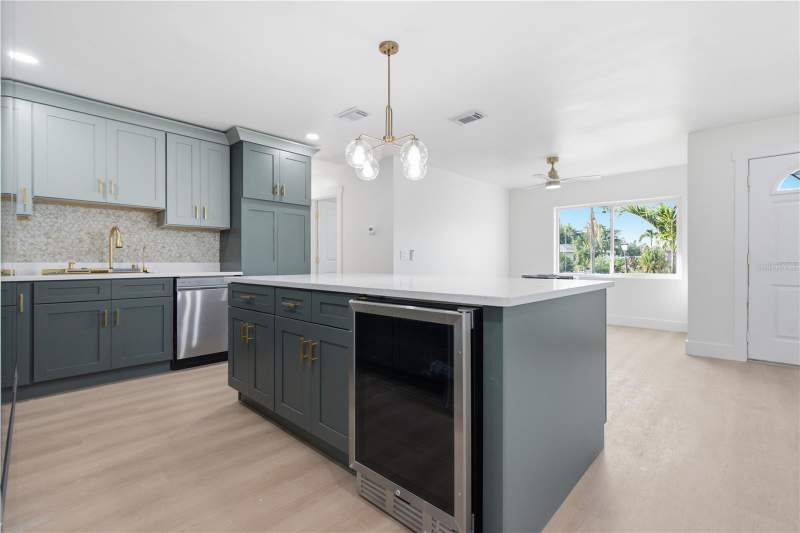 3 bedroom Single Family Residence at 9460 Treasure Lane, Sun Plaza Isles, St Petersburg — photo 3