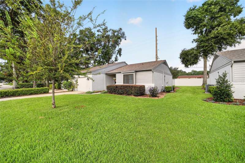2 bedroom Villa at 1904 SE 37th Court Circle, Crestwood North Village, Ocala — photo 2