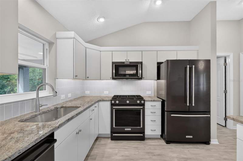 3 bedroom Single Family Residence at 3254 Zipperer Way, The Villages, The Villages — photo 4
