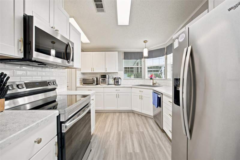 2 bedroom Manufactured Home at 9242 Denmarsh Drive, Brookridge Comm, Brooksville — photo 2