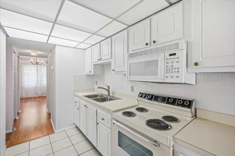 4910 Bay Street #105, St Petersburg FL - photo 8 of 22