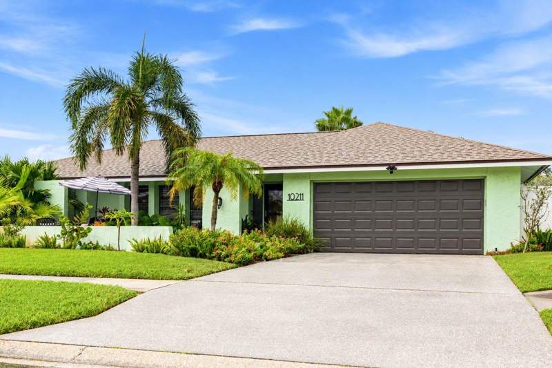 4 bedroom Single Family Residence at 10211 139th Street, Century Oaks, Largo — photo 4