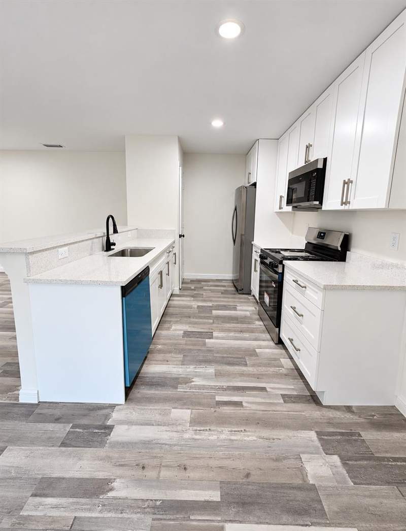 4 bedroom Single Family Residence at 16440 Medley Road, Royal Highlands, Weeki Wachee — photo 4