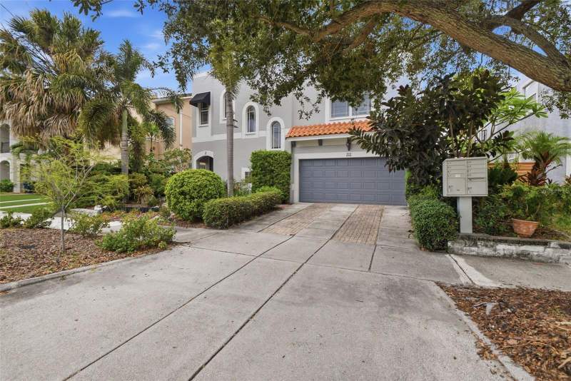 3 bedroom Townhouse at 211 S Westland Avenue #1, Tuscan Square Twnhms, Tampa — photo 2